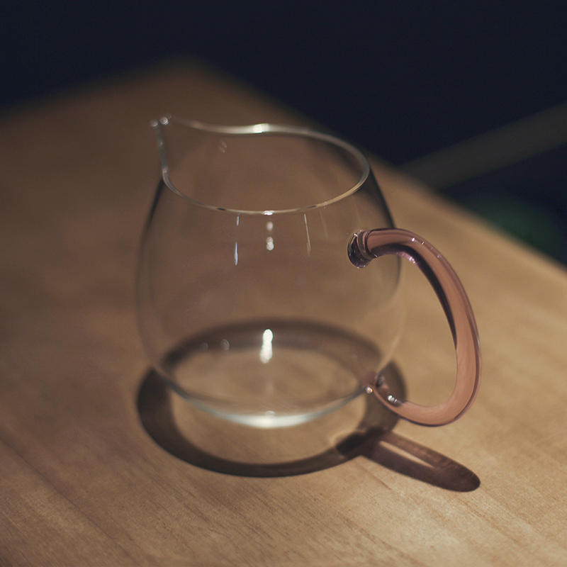 《圆满公道杯》粉色把手 高硼硅个高透玻璃 耐热公杯 分茶器