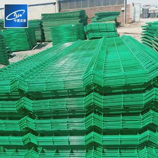 三角折弯护栏小区折弯网片间隔网脚踏网片厂家高速公路围栏网