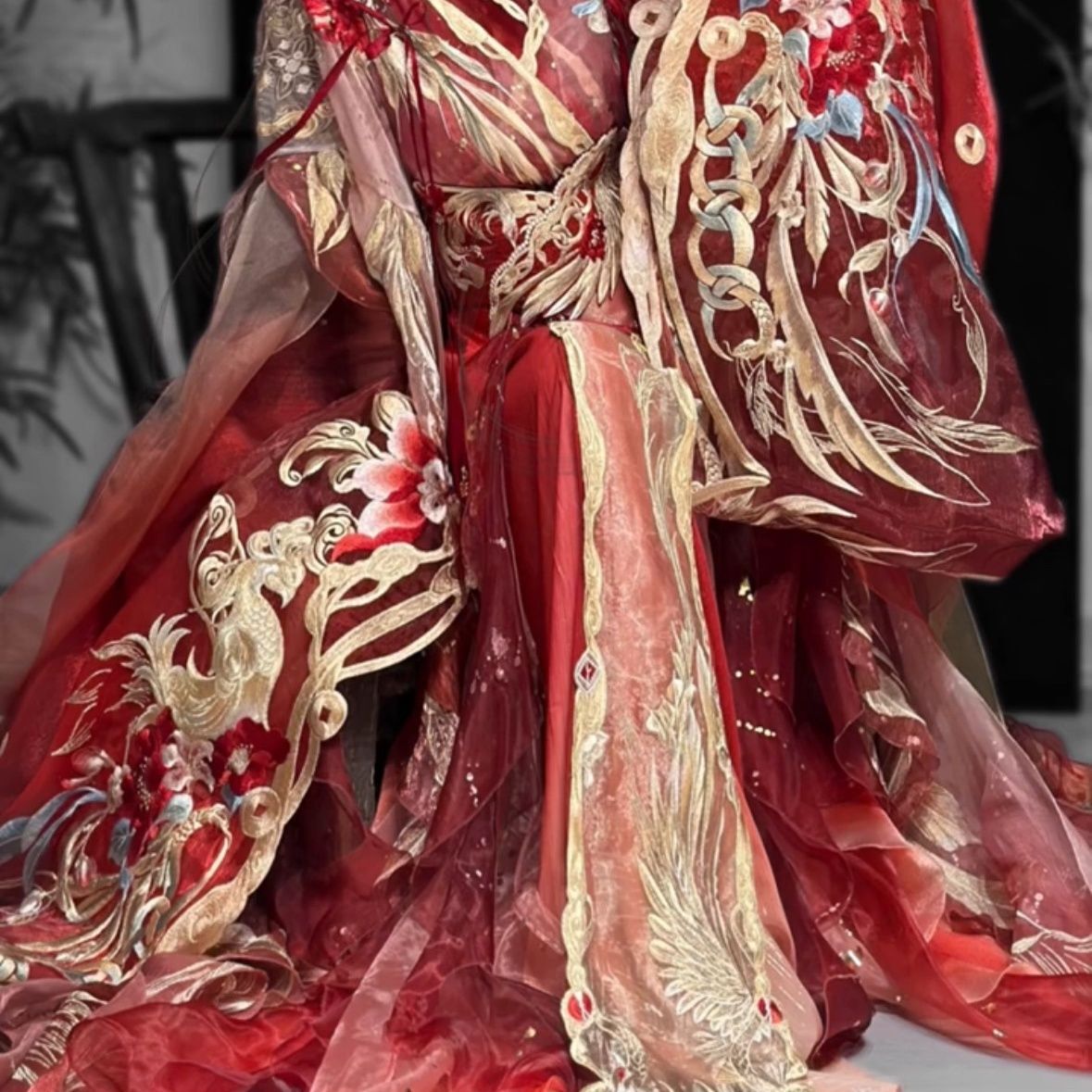 凤引昭华原创汉婚汉服女红色重工刺绣凤凰改良南北朝新年战袍