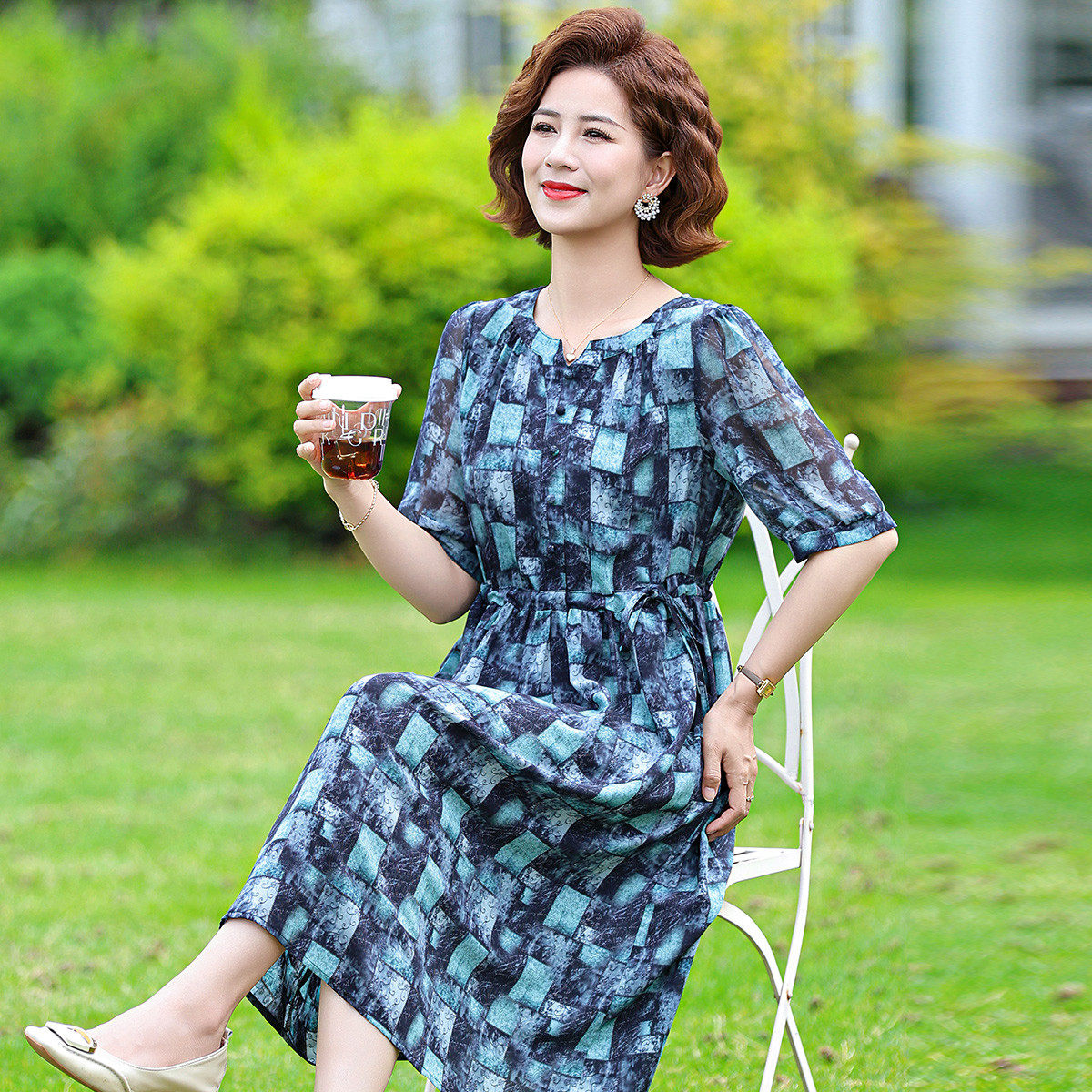 台格两侧口袋26年夏季妈妈中老年装印花中袖系带收腰显瘦连衣裙