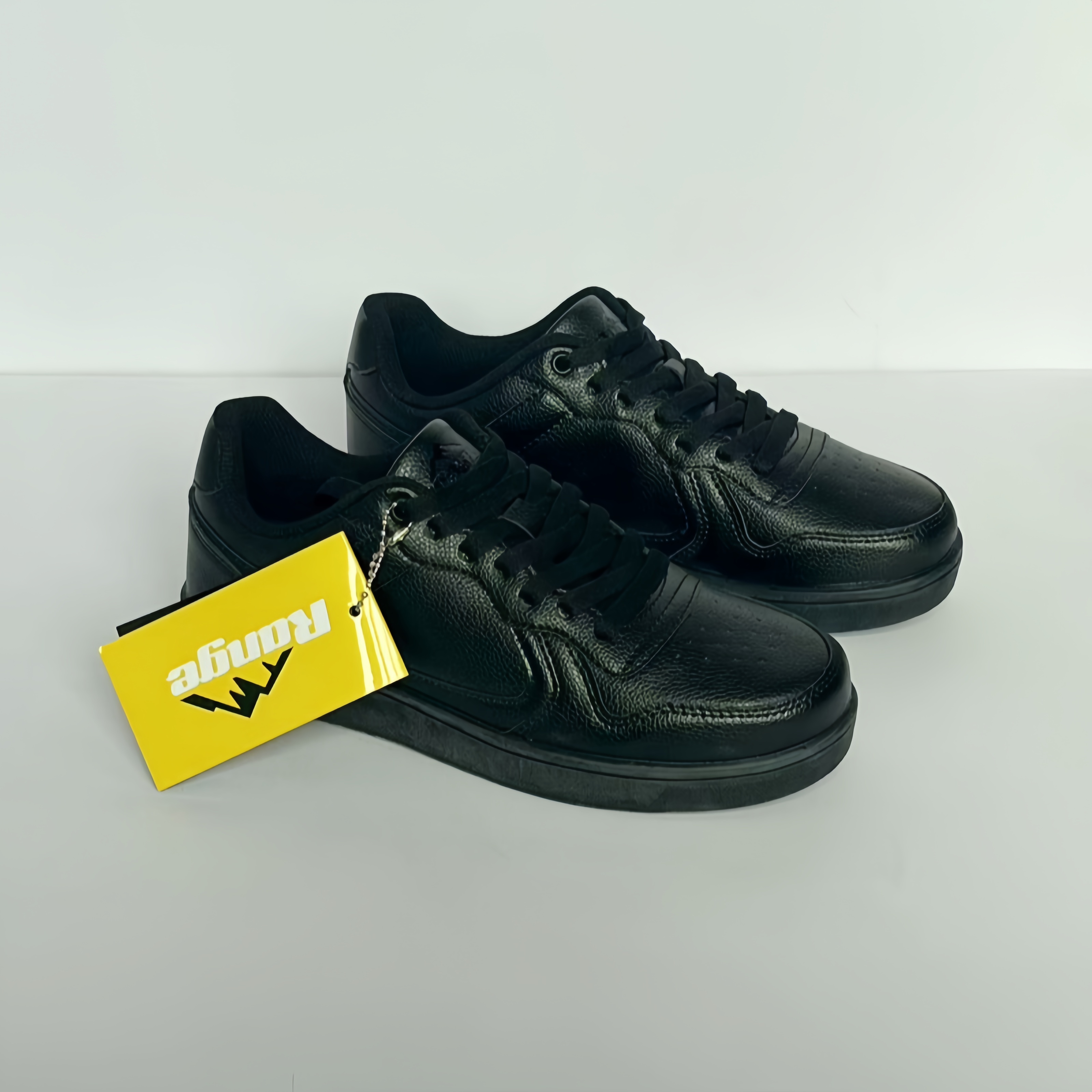 福利款!外贸出口尾货防滑耐磨男女休闲鞋轻便百搭黑色运动板鞋