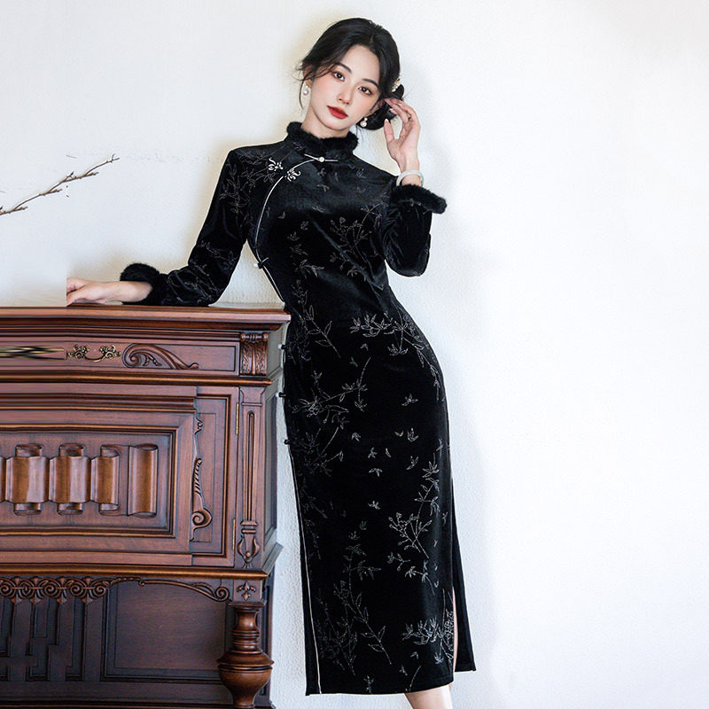 2026新款黑色烫钻丝绒加绒冬装国风新中式长袖改良旗袍冬季厚