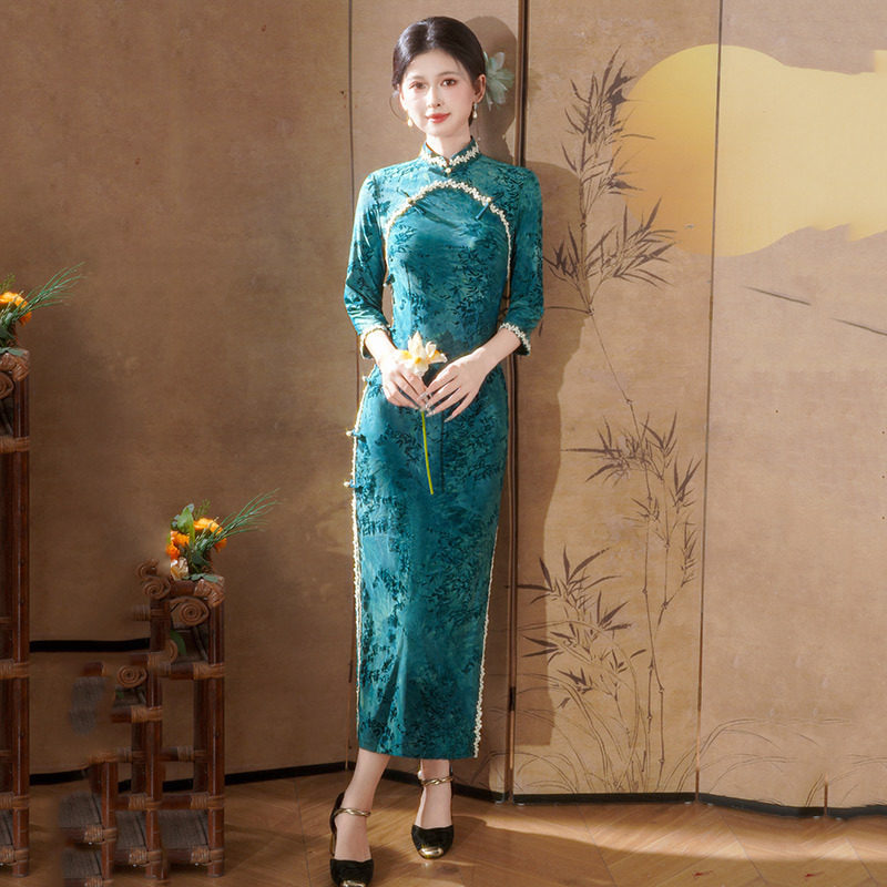 2026新款绿色国风新中式长款秋季长袖旗袍改良年轻款女复古修