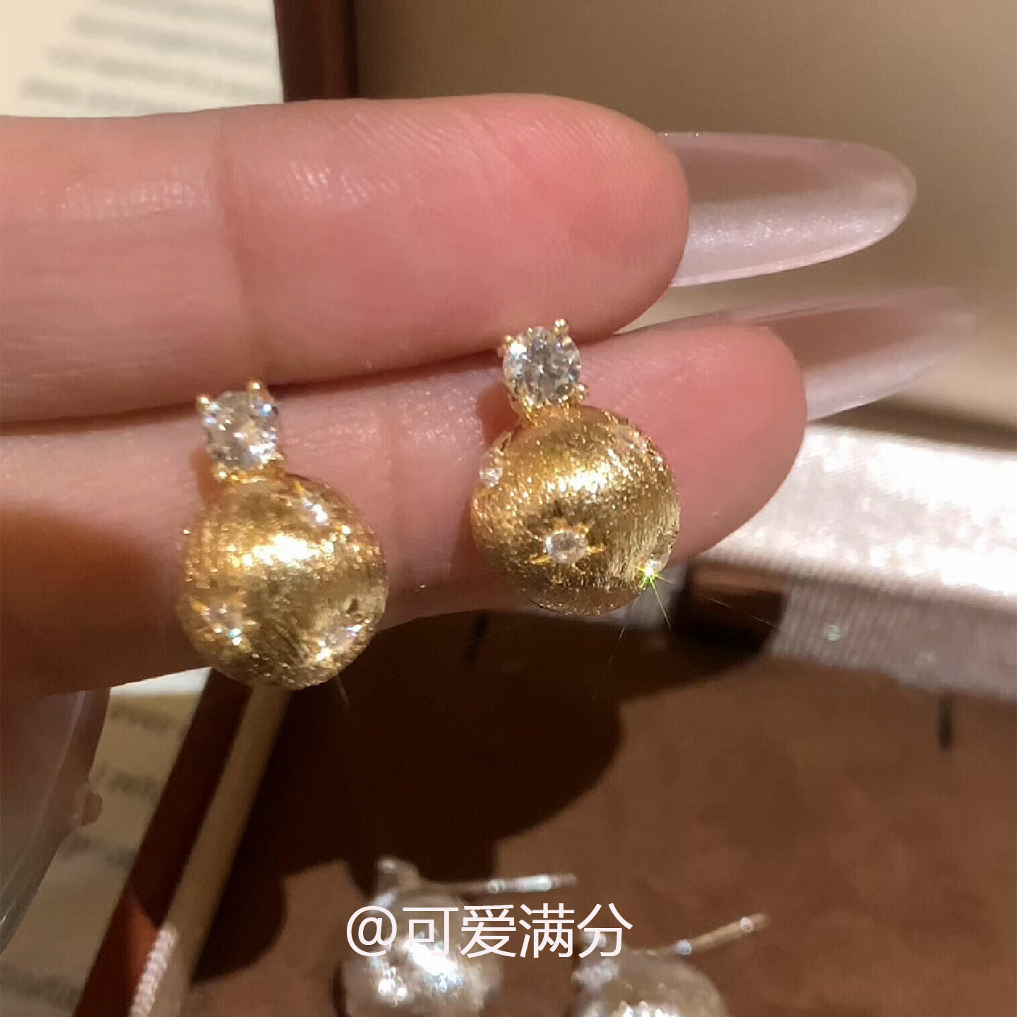 冷淡风金色拉丝仿钻圆球耳钉女