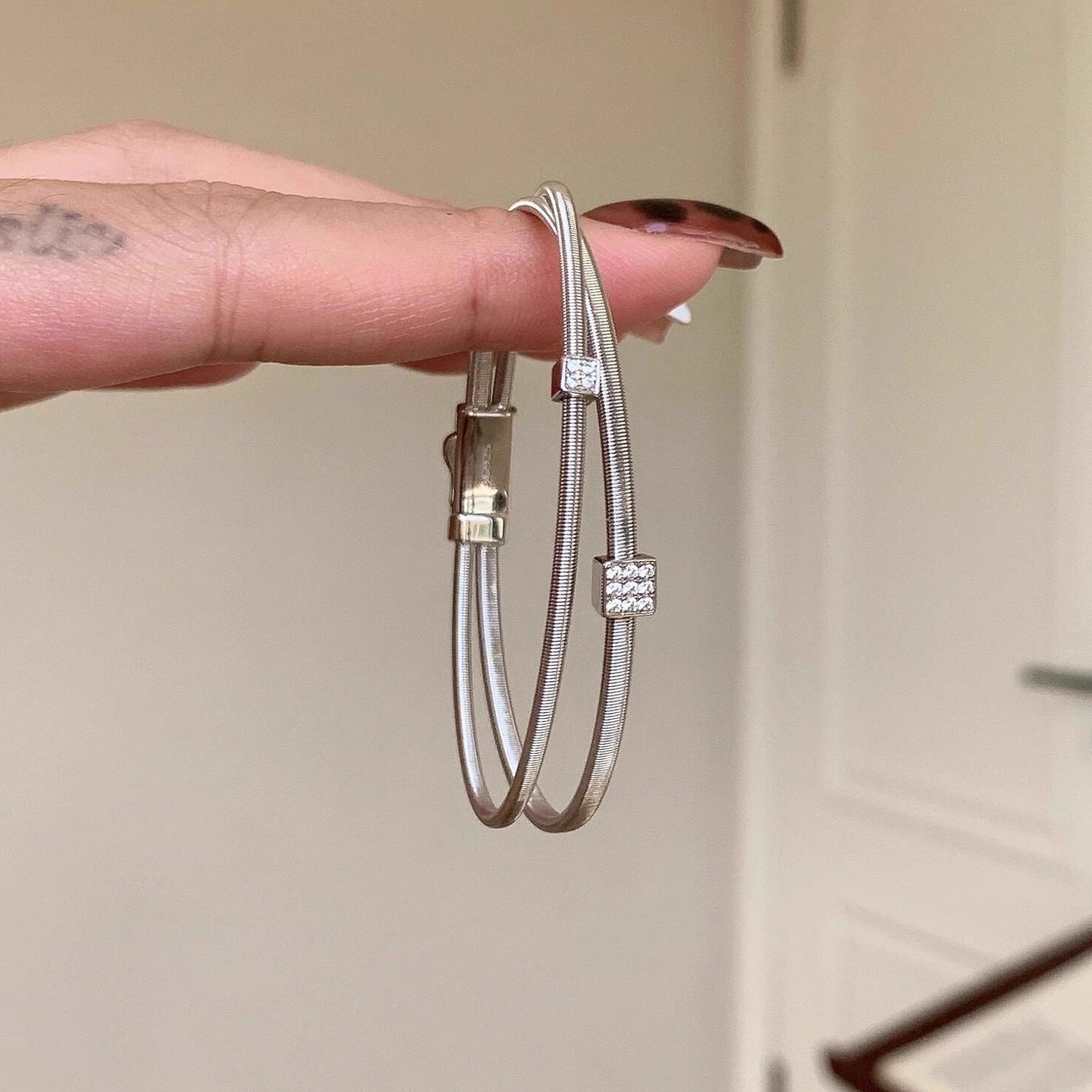 银色弦线双层环绕拉丝方块手镯女2025新爆款手链轻奢小众时尚手饰