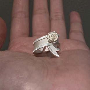 绝美仙气烧白缎带山茶花戒指女独特小众设计指环高级感开口食指戒