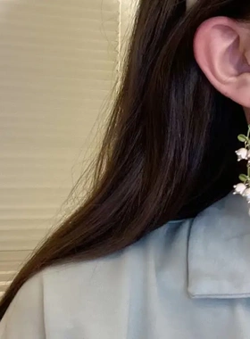 2023新款森系秋冬铃绿色兰花长款耳钩淡雅超仙气时尚小众潮耳饰女