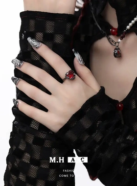 暗黑石榴红爱心戒指女小众高级感新款秋冬食指戒时尚潮酷开口指环