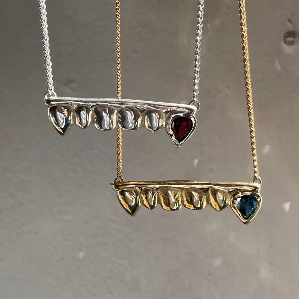 恶魔獠牙项链门牙锁骨链水滴锆石吊坠不锈钢镀真金保色