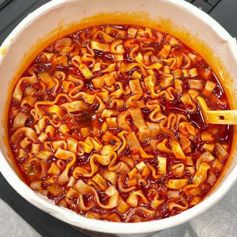 买六箱送六箱 粉丝回馈】手擀面桶装速食冲泡重庆小面香辣非油炸,粮油调味/速食/干货/烘焙,冲泡方便面/拉面/面皮,淘宝优惠券,粉丝福利购,淘宝优惠卷