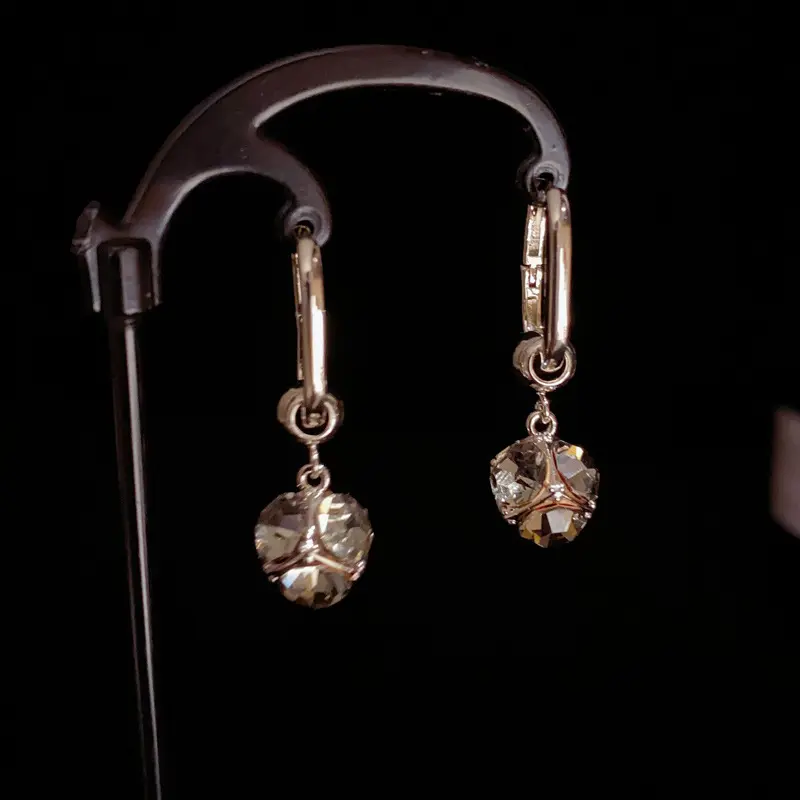 轻奢独特高级感方形水钻球耳扣气质时尚精致百搭耳环小众设计耳饰