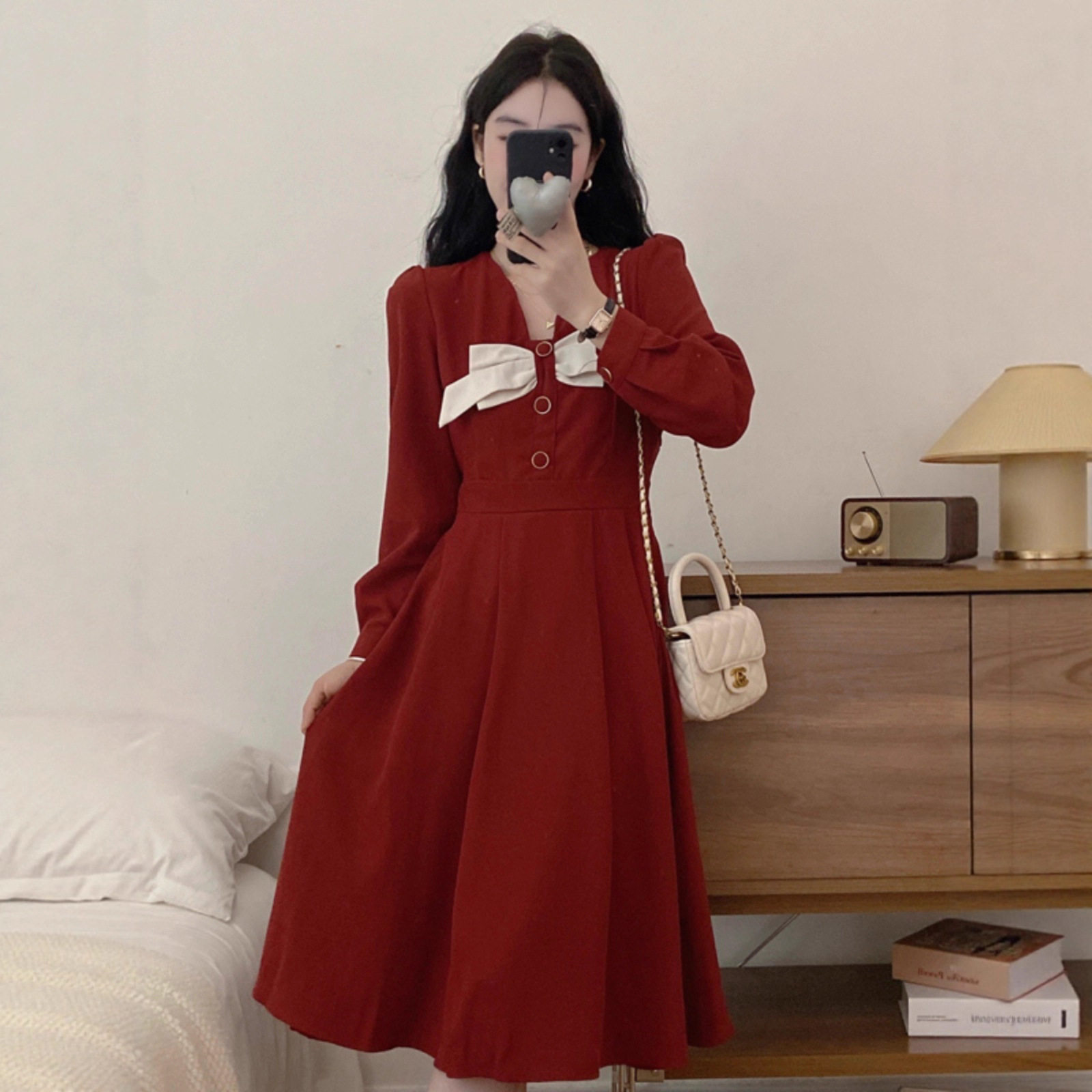 大码女装2025年秋季新款法式复古气质蝴蝶结V领红色收腰连衣裙子