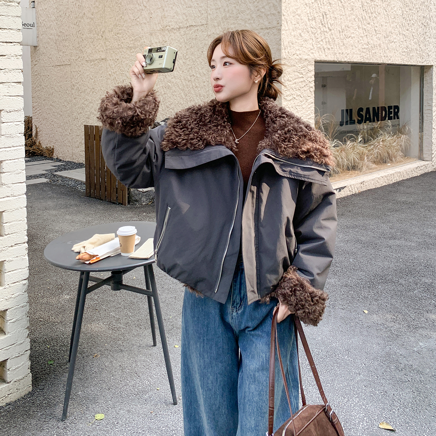 新款首发现货    大翻领拉链短款两面穿加厚棉服羊卷毛外套女