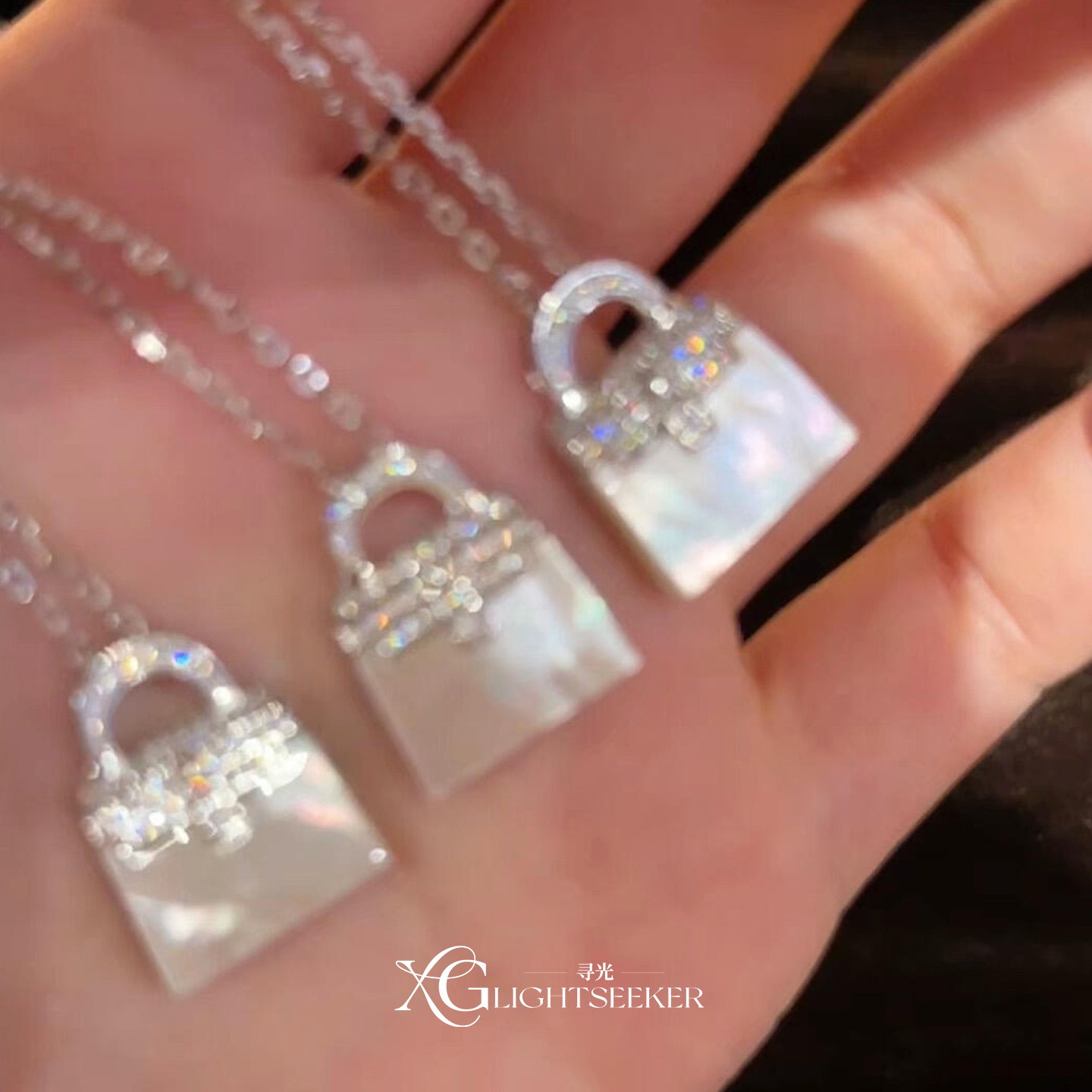 超闪白贝母包包吊坠项链女配饰