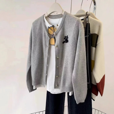 欧货猫咪刺绣宽松圆领100羊毛开衫女秋冬灰色正肩毛衣外套小众