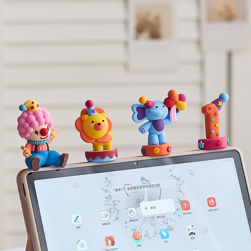 台式电脑办公桌面工位显示器趴趴屏幕装饰品解压电视机上的小摆件