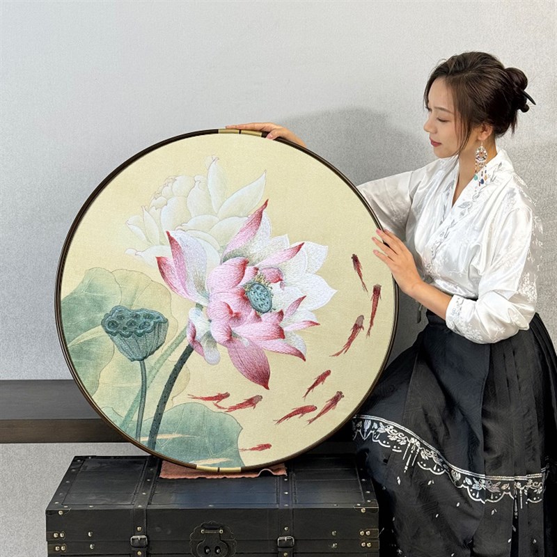 入户玄关织锦绣装饰画刺绣挂画荷花鱼图案新中式走廊过道苏绣框画图片