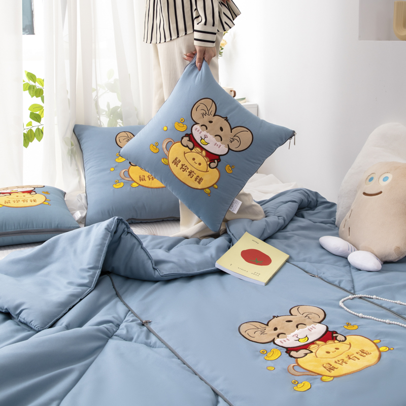 二合一抱枕被子十二生肖龙年两用车内靠垫多功能办公室午休可折叠