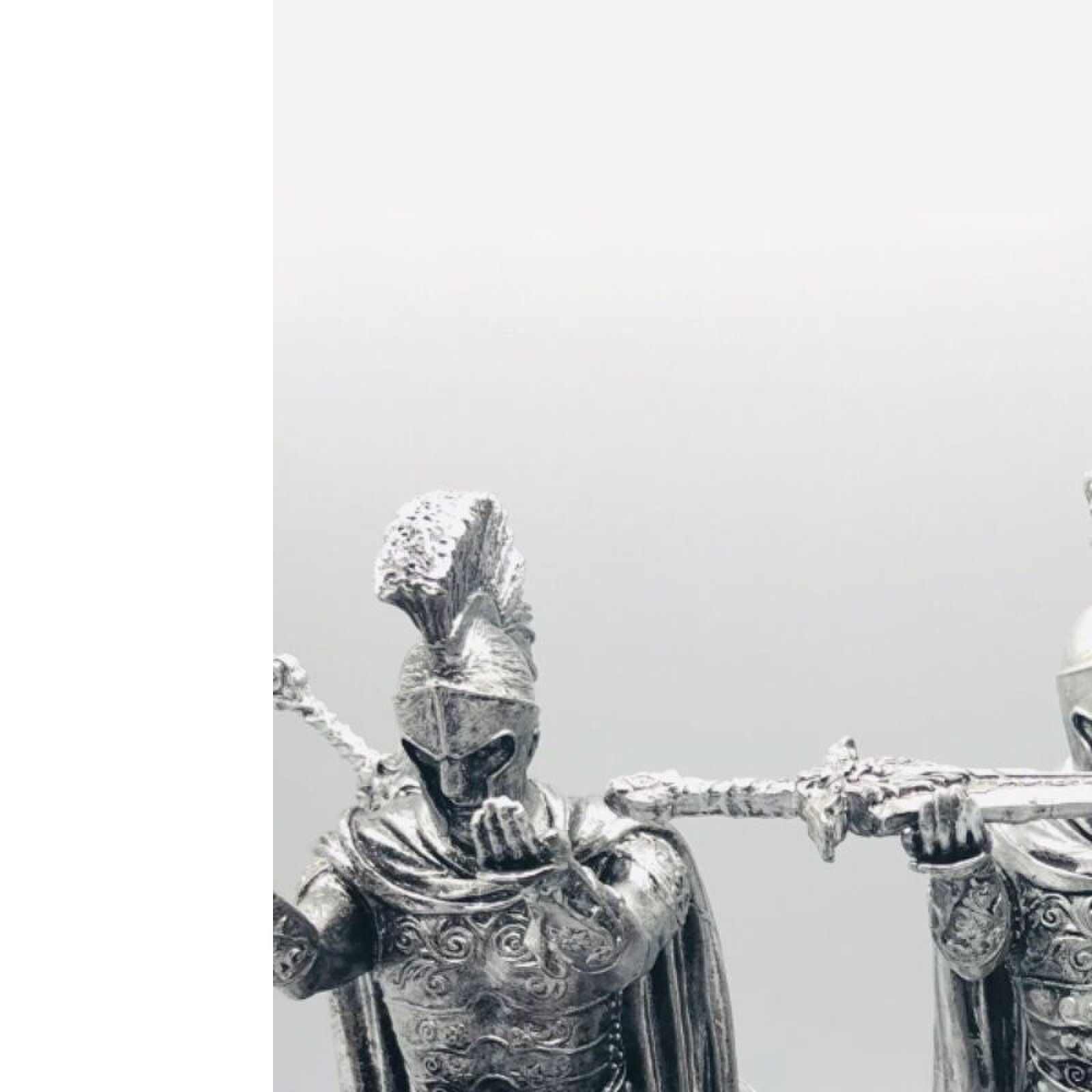 执行官骑士笔座武士铜像笔筒盔甲树脂桌面摆件多功能笔架手机架
