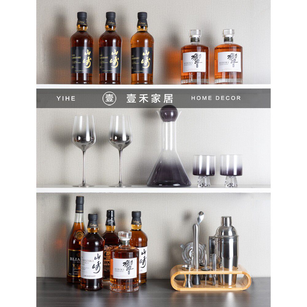 样板房厨房客厅酒柜日式洋酒xo假酒装饰品组合饰品摆件酒店摄影