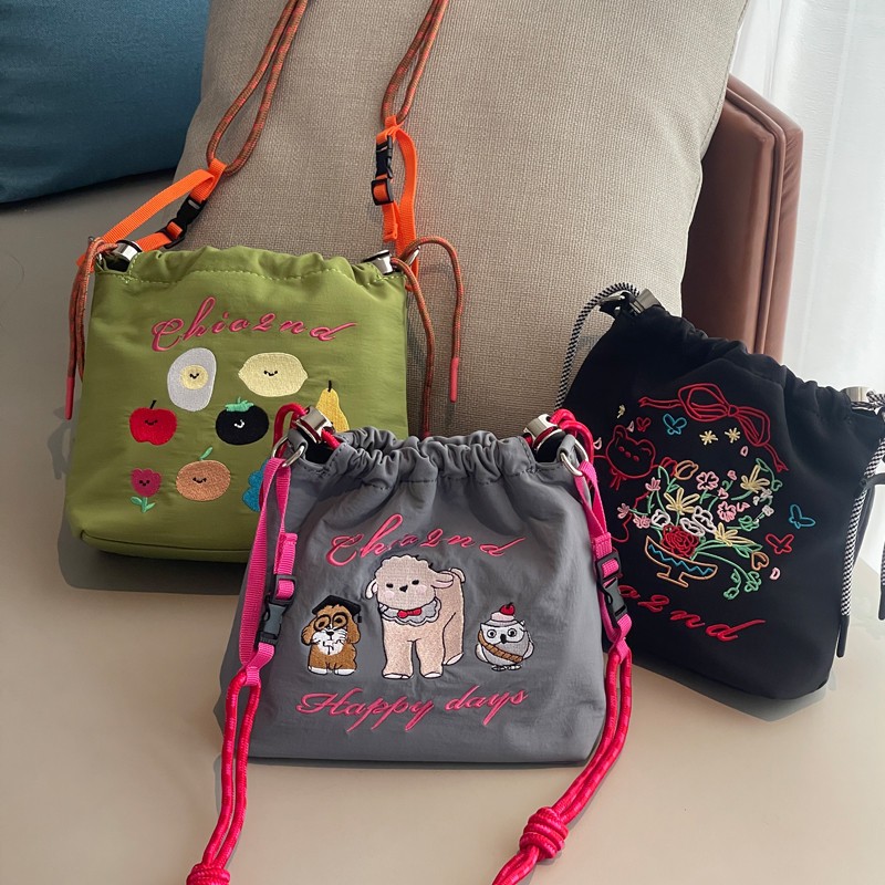 民族风刺绣包森友会水桶包包女式2024秋新款超火休闲单肩斜挎小包