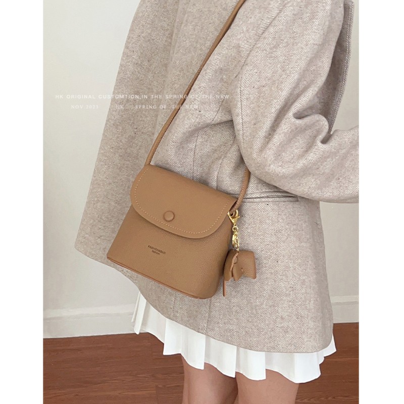 小众复古手机包包女2025新款春夏高级感单肩斜挎包百搭超火水桶包