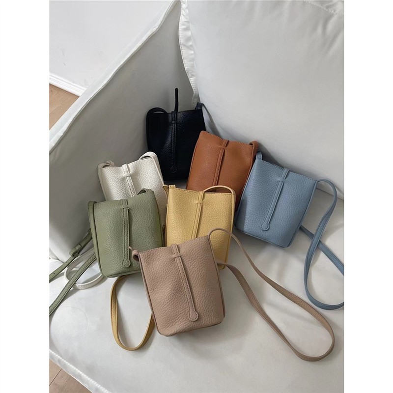 复古软皮斜挎小包包女手机包感单肩水桶包迷你小包2023新款潮