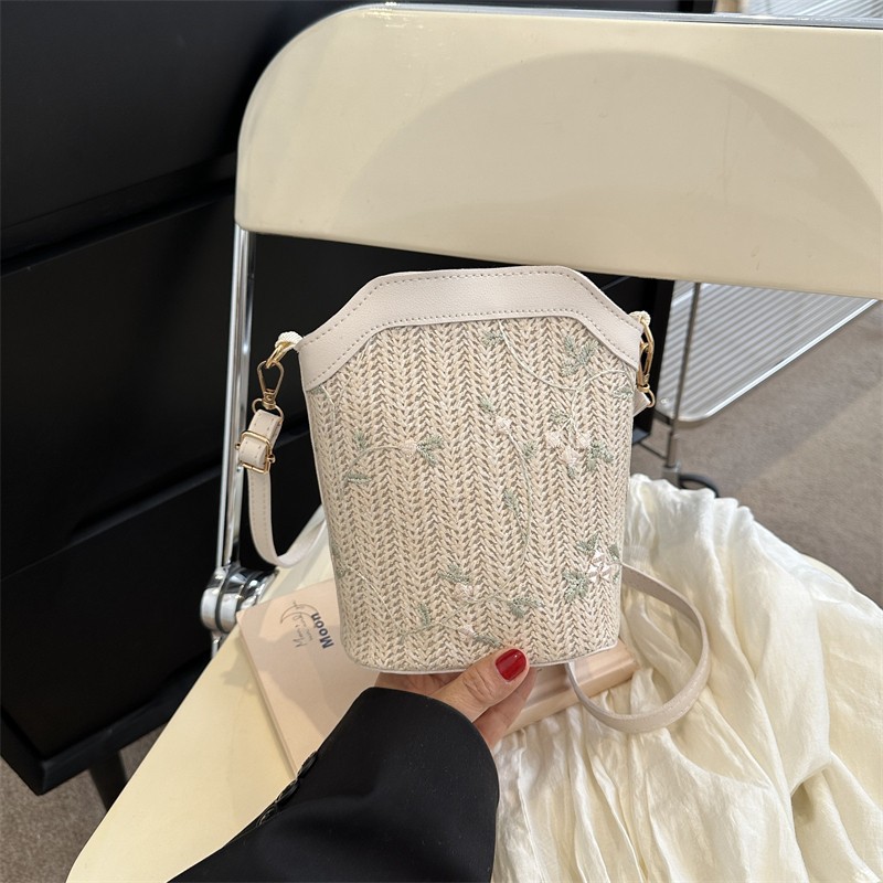 小众设计包包女2023新款高级感质感时尚斜挎包网红爆款编织水桶包