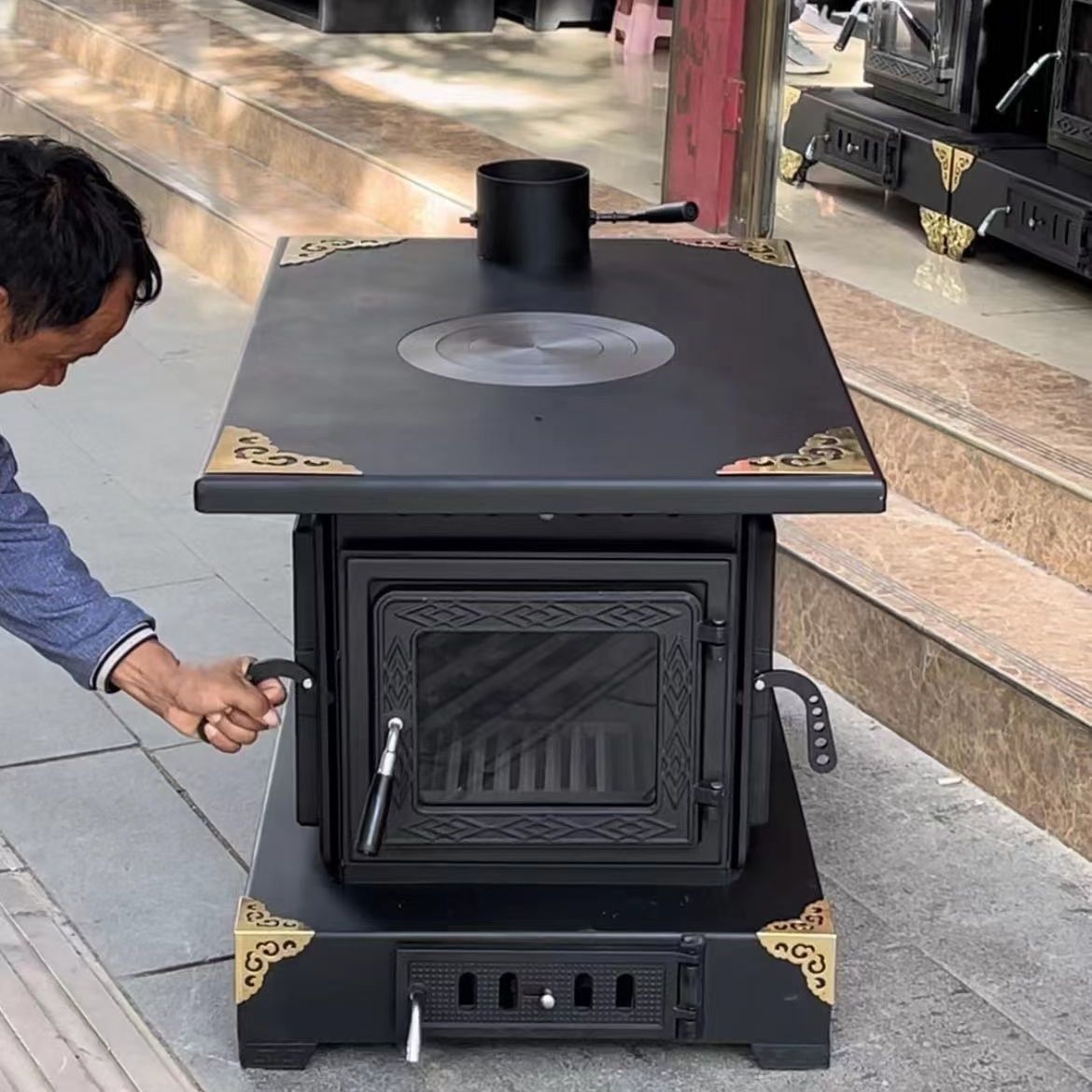 藏式柴火炉烧木灶冬天房