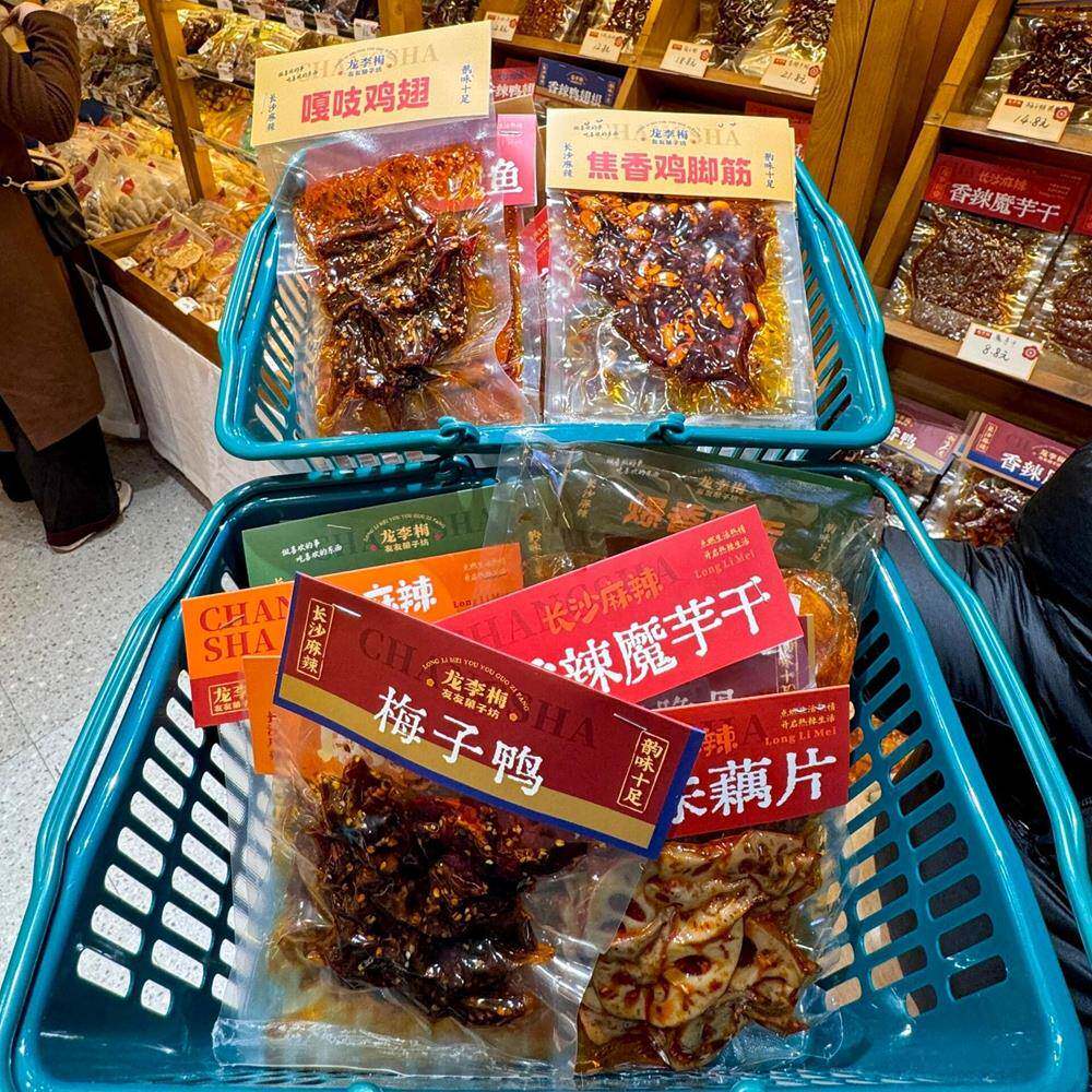 龙李梅友友菓子坊长沙麻辣魔芋干辣子鸡凤爪鸭脖麻辣肉酱板鸭脆骨
