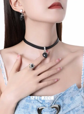 滴油草莓项链女黑色皮革嘻哈甜酷项圈高级感小众项饰时尚