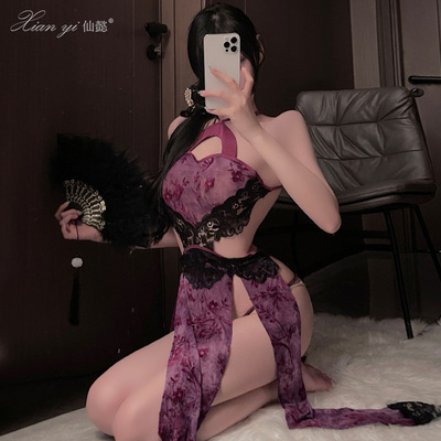 女生裙子性感暴露掀开睡衣旗袍