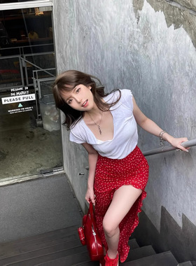 半身裙女夏季新款港风复古穿搭红色不规则包臀开叉裙小个子碎花裙