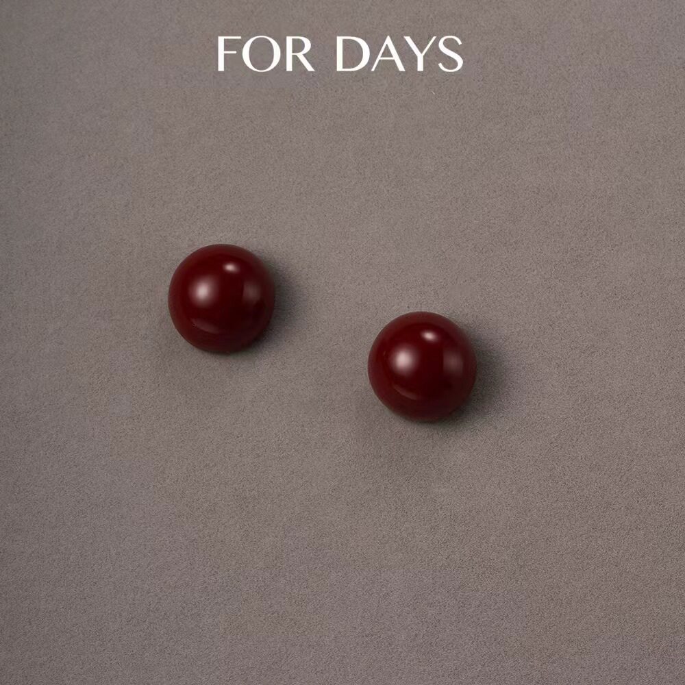【呼呼专享】FOR DAYS 秋冬港风大女主感酒红色圆形耳钉图片
