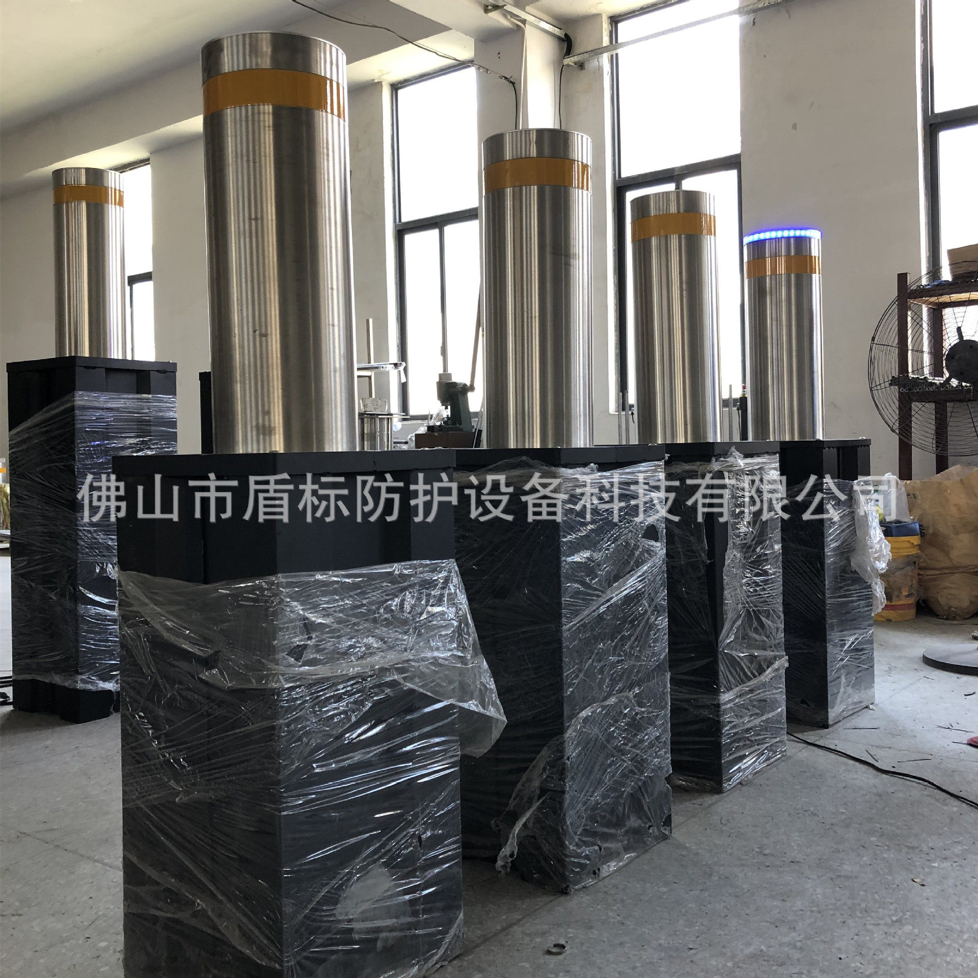 防撞伸缩挡车桩升降隔离桩成品不锈钢车档柱半自动伸缩地柱移动庄