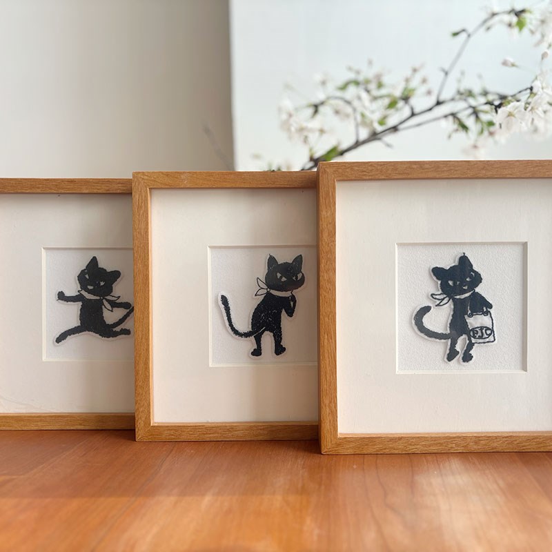 刺绣小黑猫装饰画调皮可爱挂画精致高档动物摆台手工柚木实木摆件图片