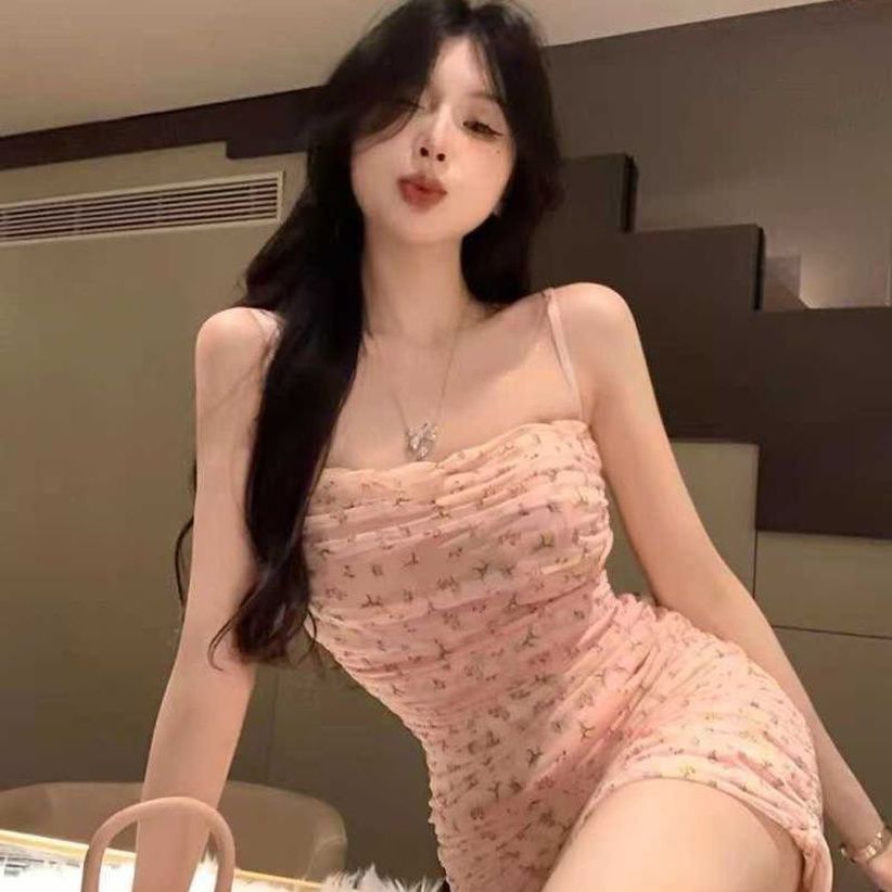 法式甜辣气质吊带连衣裙女韩版褶皱网纱纯欲风裹胸性感遮肉包臀裙
