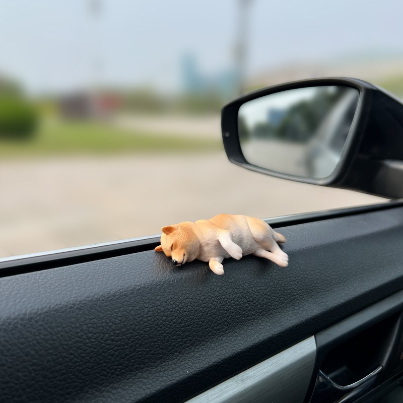 治愈系创意躺姿睡觉小狗汽车车内饰品摆件中控台窗边公仔车载用品