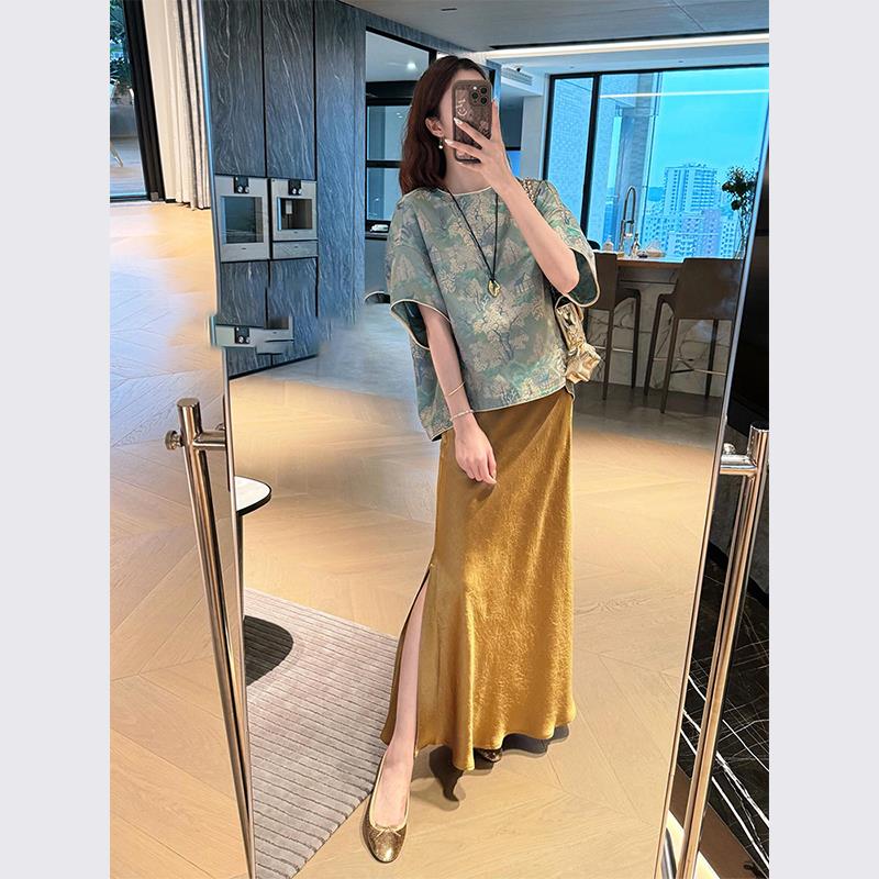 不撞款高级感缎面连衣裙两件套装