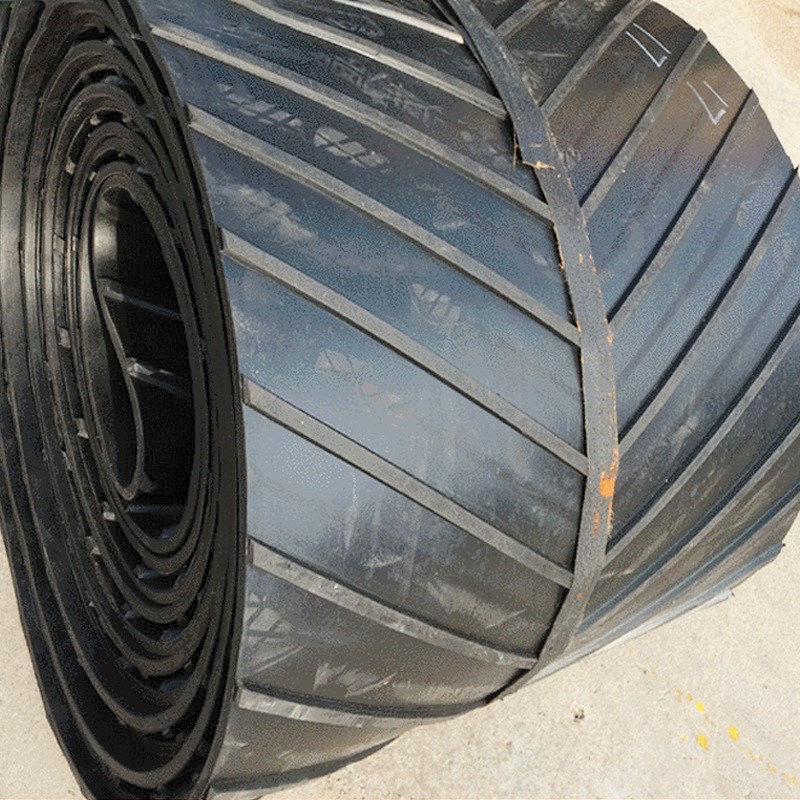 厂家花纹输送带生产线人字形尼龙帆布橡胶M输送带工业档边输送带