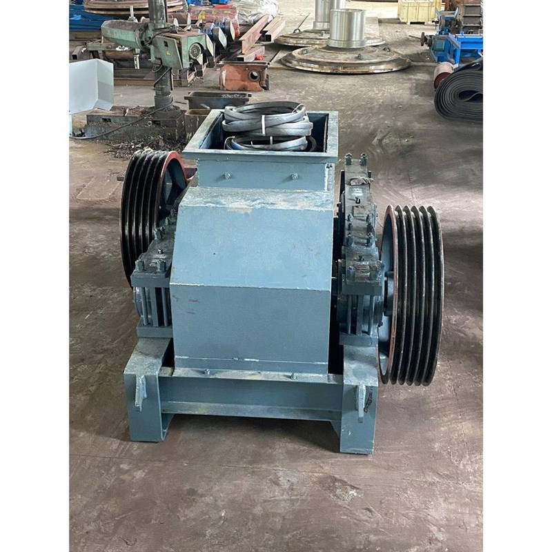 对辊式破碎机建筑垃圾齿辊v式制砂机双辊挤压煤矸石石英砂粉碎设