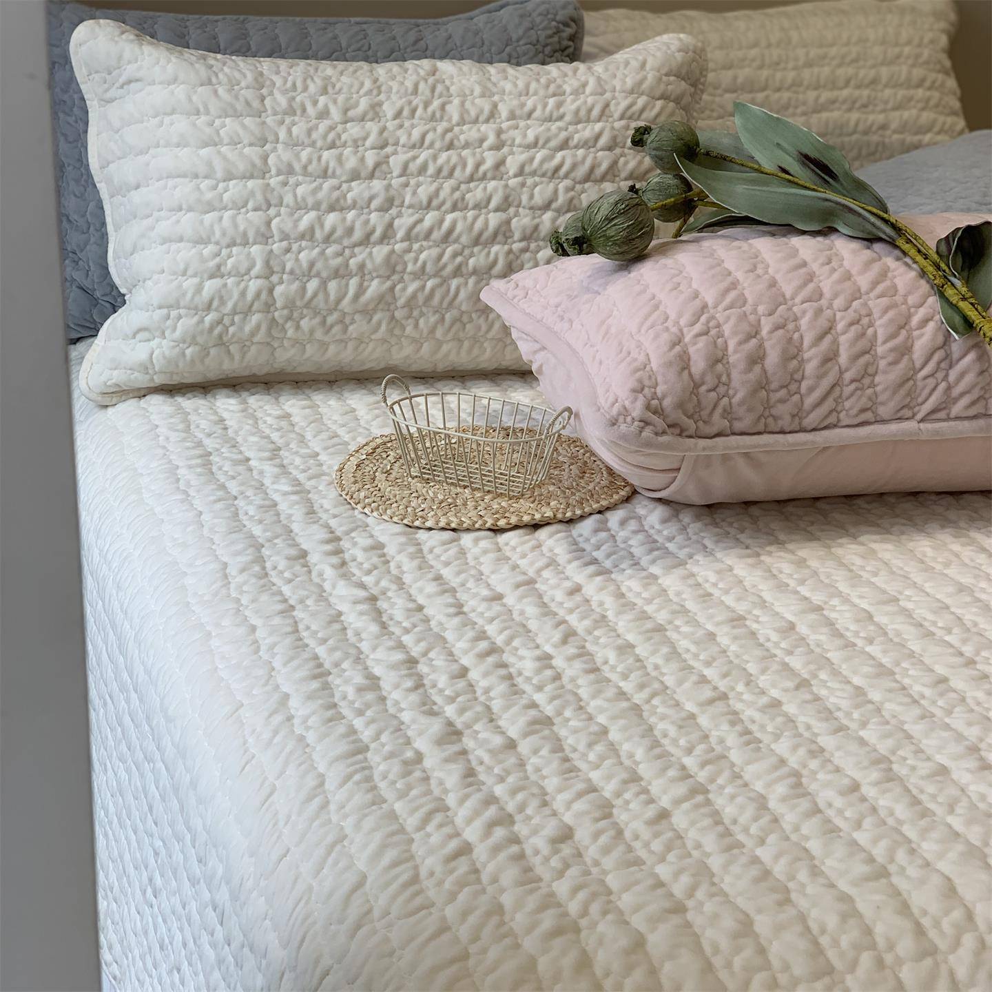 韩国大鹅绒床盖三件套一面莫代尔天丝一面绒秋冬加厚榻榻米床单