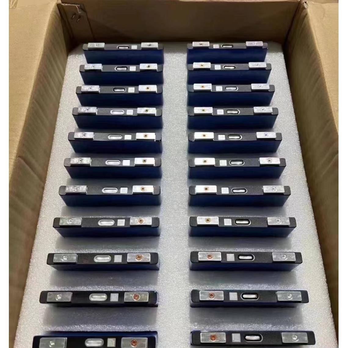 全新5.2安 3.7V三元 高倍率放电100c 汽车货车强启 应急启动电源