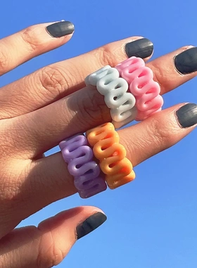 简约甜酷风龙色镂空沙拉条戒指 欧美几何树脂指环手饰女