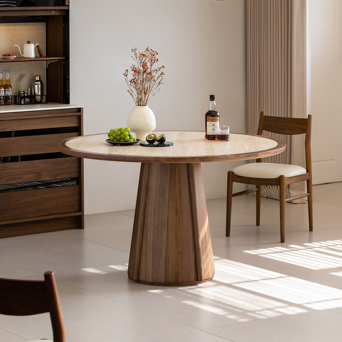 出乎生活洞石岩板圆餐桌小户型