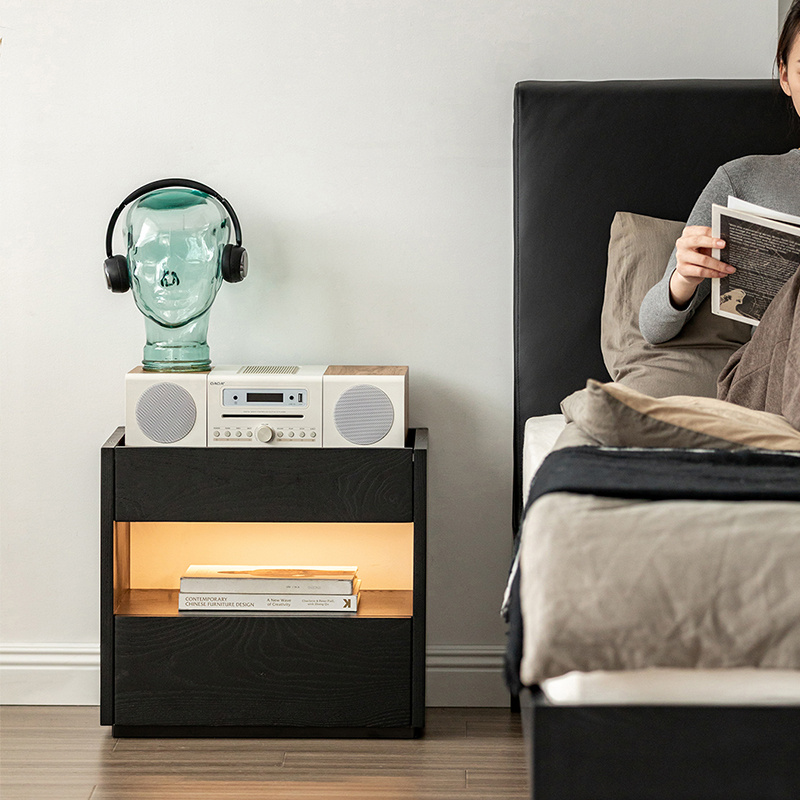 出乎生活爵士床头柜家用实木收纳设计感带灯黑色小型储物床边柜子
