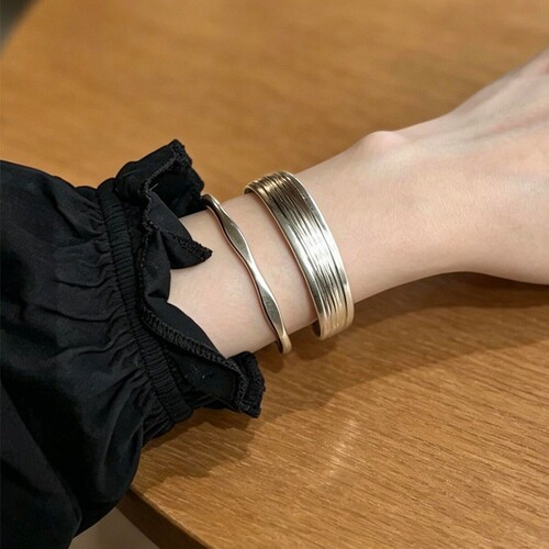S925纯银色拉丝素圈宽版手镯女