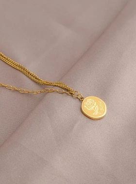 法式高级感玫瑰花朵圆牌吊坠项链女小众设计感锁骨链复古毛衣链