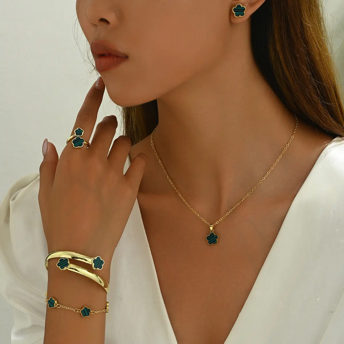 热卖女士耳环项链套装小众五花瓣设计滴油手饰戒指五件套