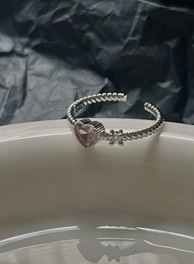 爱心粉钻锆石素圈戒指女小众设计高级感2025年新款潮轻奢时尚个性